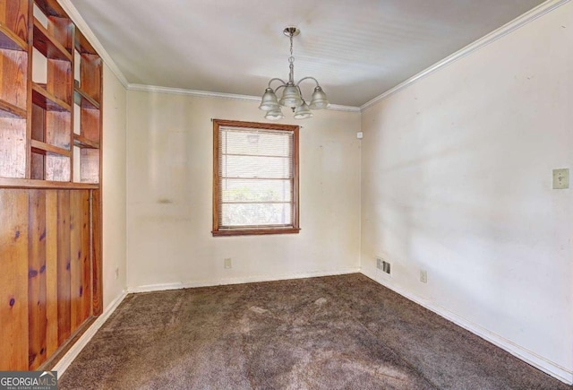 carpeted spare room featuring ornamental molding and a notable chandelier