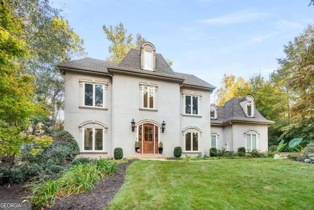 view of front of home featuring a front yard