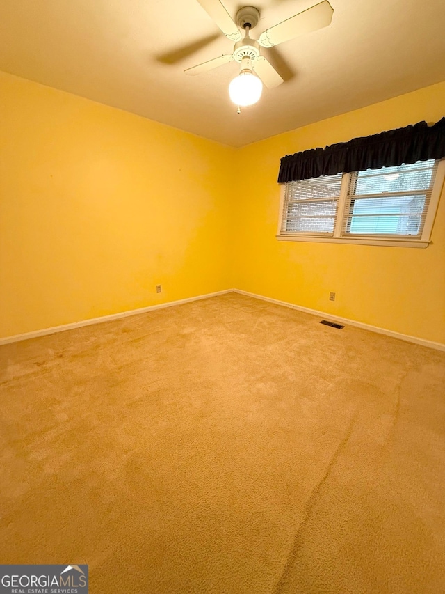 unfurnished room featuring carpet flooring and ceiling fan