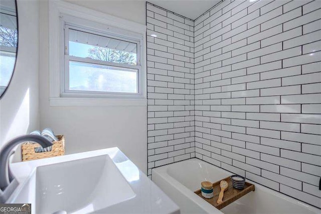 bathroom featuring sink and tiled shower / bath combo