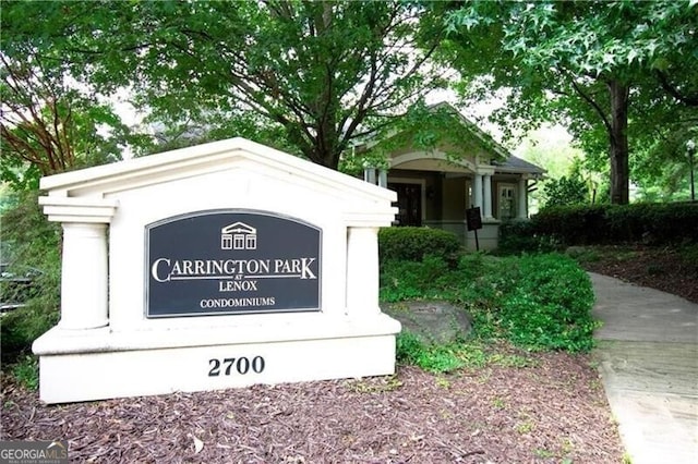 view of community / neighborhood sign