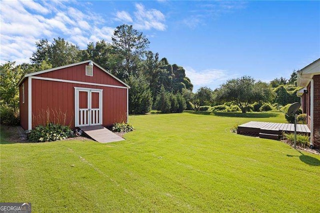 view of yard with a shed