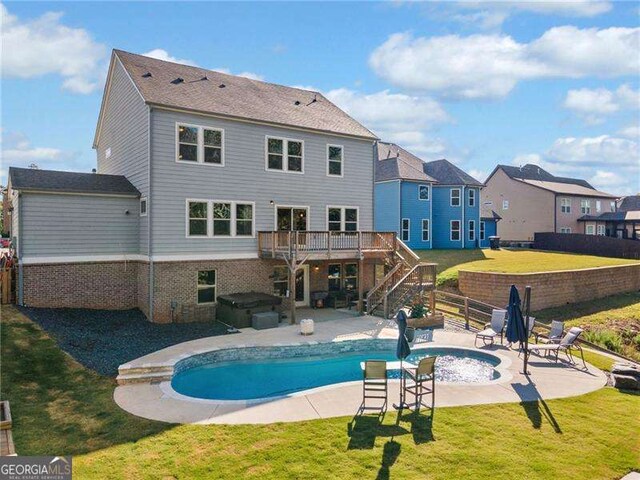 view of front of home featuring a front yard