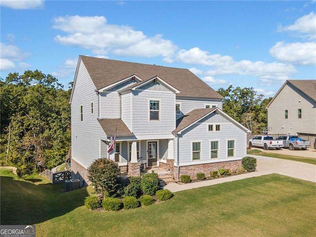 view of front of property featuring a front lawn and covered porch