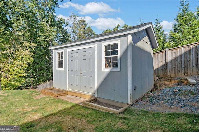 view of outbuilding with a yard