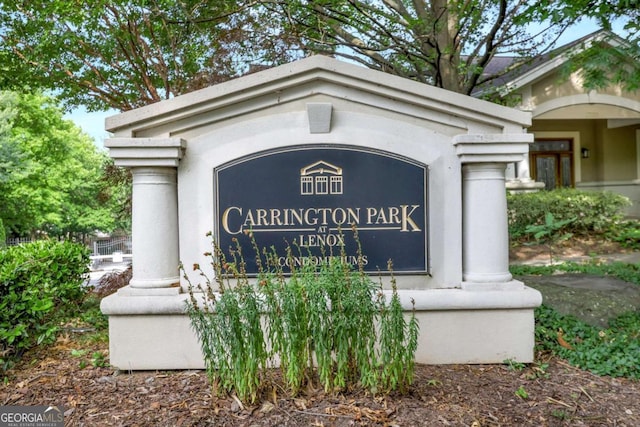 view of community / neighborhood sign