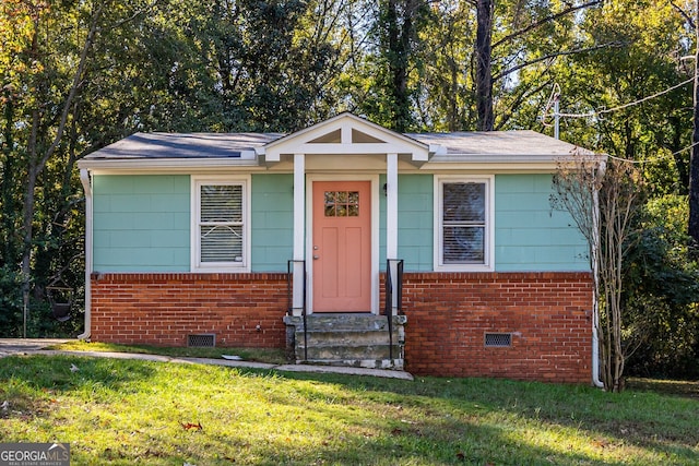 view of front of house with a front yard