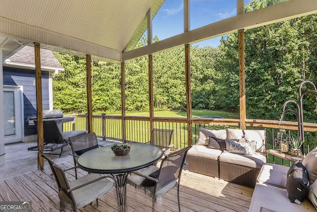 sunroom with vaulted ceiling