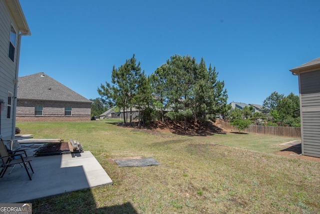 view of yard with a patio