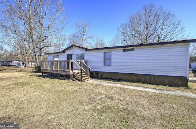 view of front of home featuring a wooden deck and a front lawn