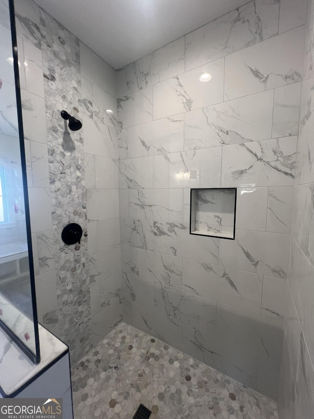 bathroom featuring tiled shower