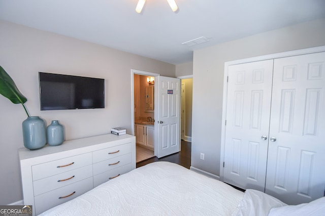 bedroom featuring ensuite bathroom, a closet, and ceiling fan