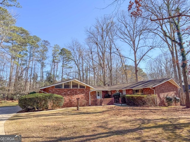 ranch-style home featuring a front yard