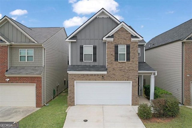 craftsman house featuring a garage