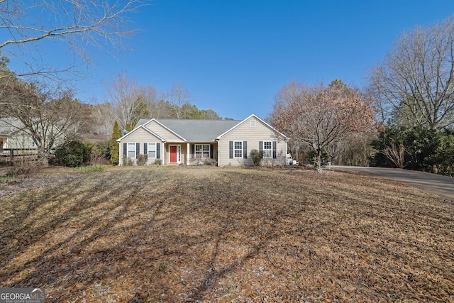 ranch-style house featuring a front lawn