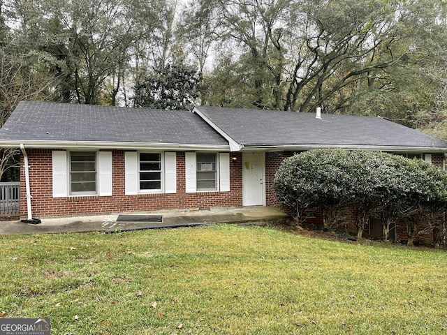 ranch-style house with a front yard