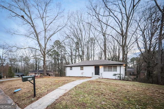 view of front of house with a front lawn