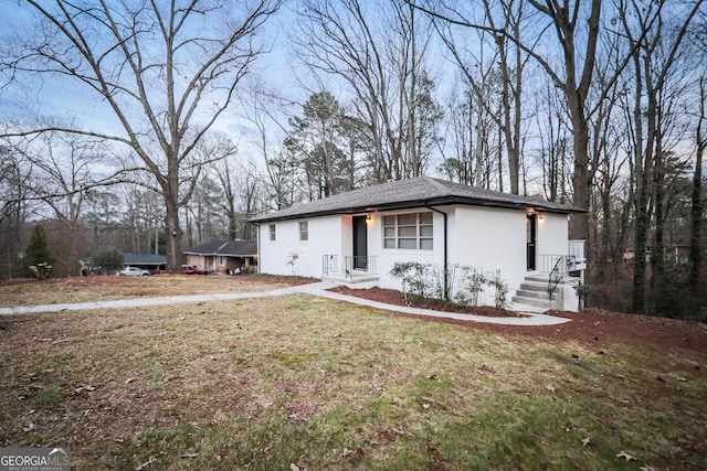 view of front of home with a front lawn