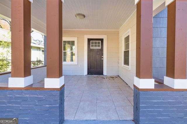 doorway to property with covered porch