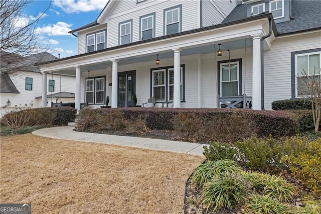 view of front of property with a front lawn and covered porch