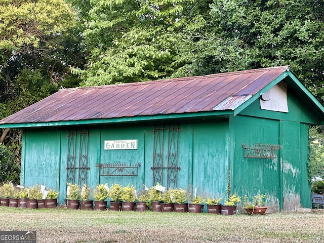 view of outbuilding