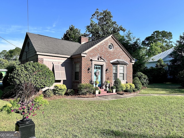 view of front of home with a front yard