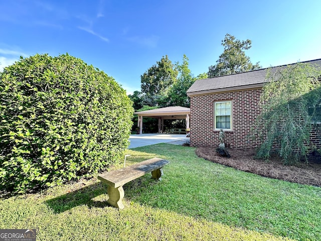 view of yard featuring a carport