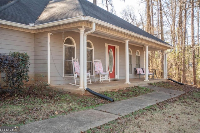 entrance to property featuring covered porch