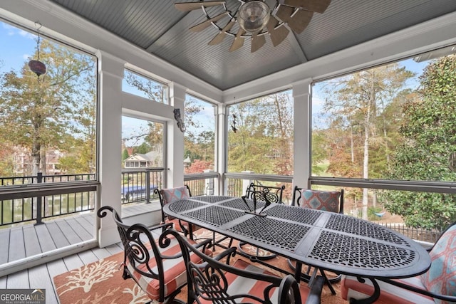 sunroom / solarium with ceiling fan