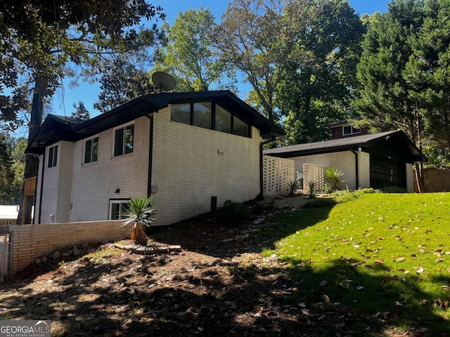 view of side of property featuring a yard