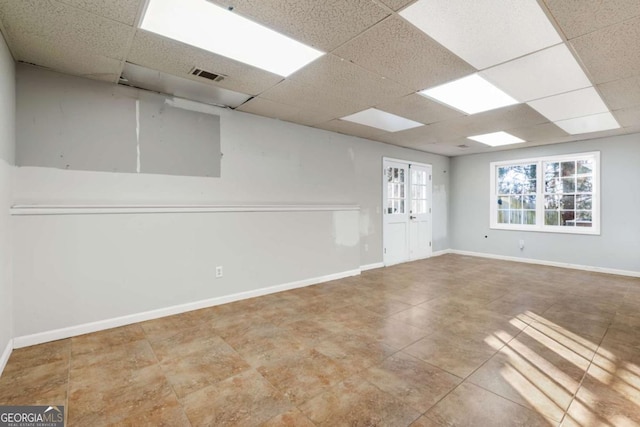 empty room featuring a drop ceiling