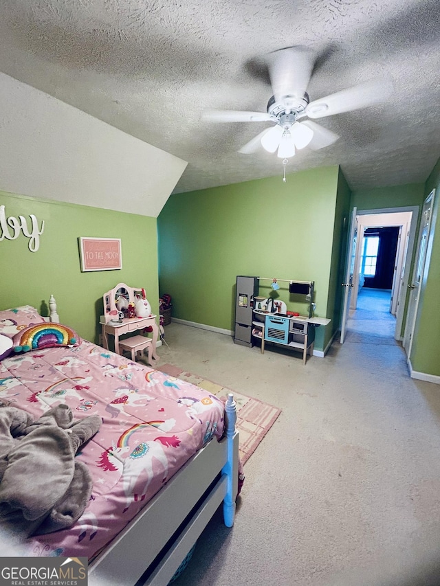 bedroom featuring ceiling fan, a textured ceiling, and vaulted ceiling