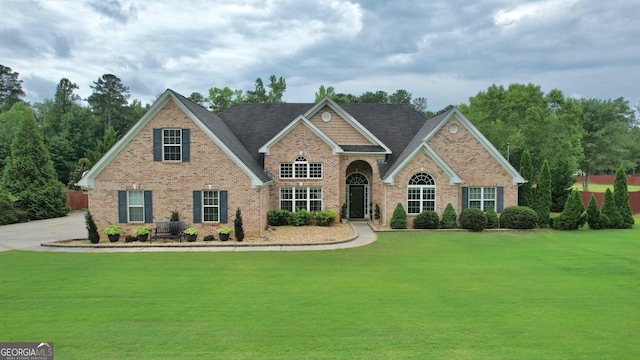 view of front of home with a front lawn