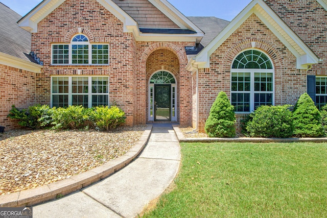 view of front of property with a front lawn