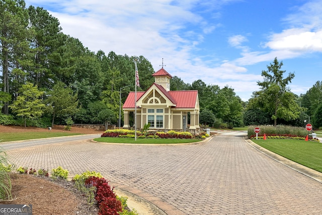 view of front of house with a front lawn