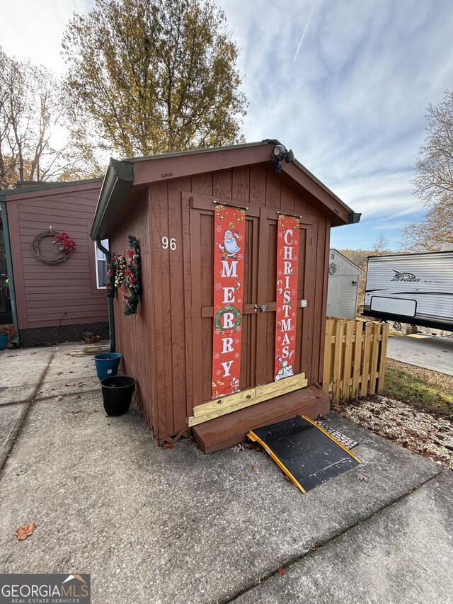 view of outbuilding