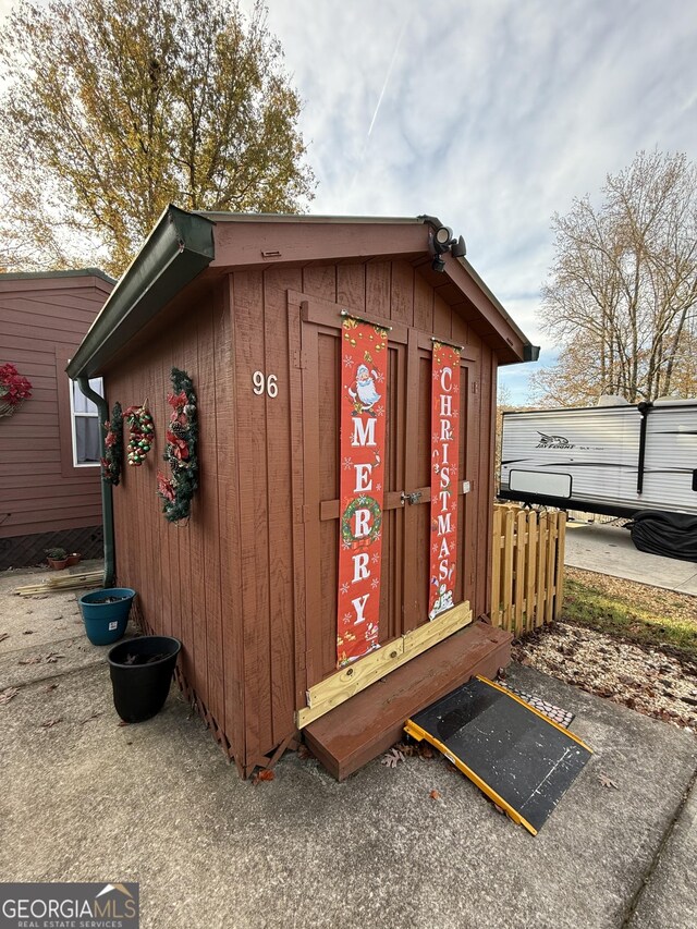 view of outbuilding