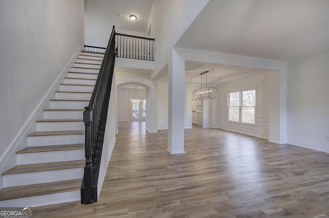 entryway featuring light hardwood / wood-style floors, an inviting chandelier, and crown molding