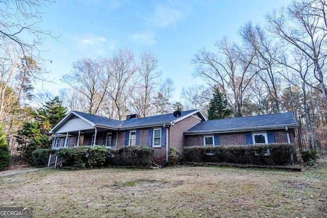 single story home featuring a front yard