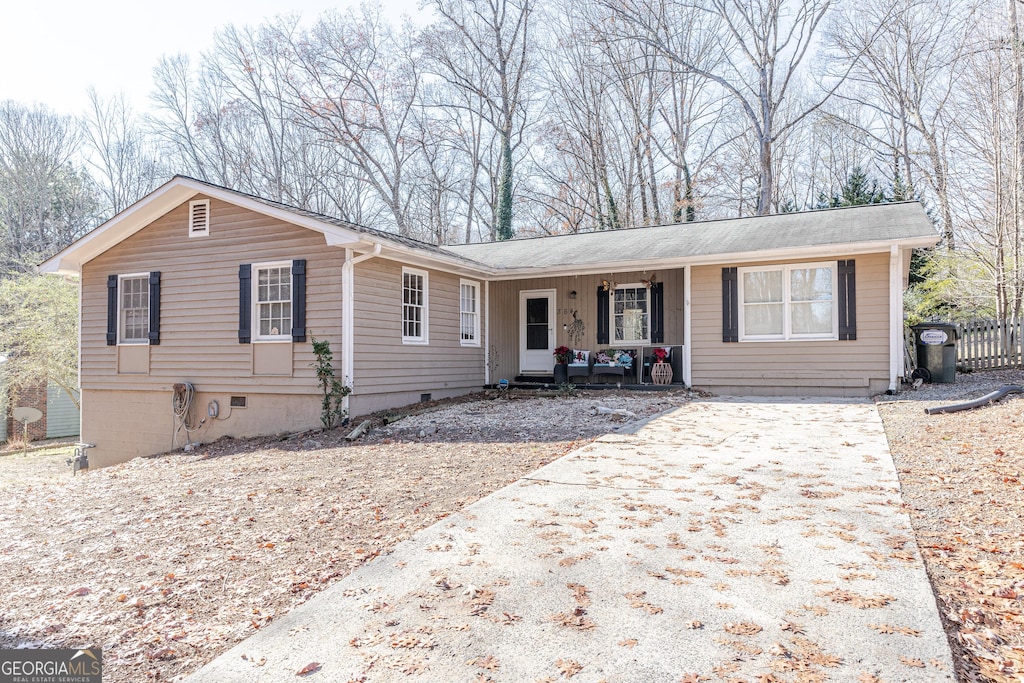 ranch-style home featuring covered porch