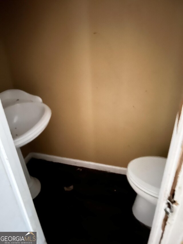 6354 Shannon Pkwy Unit 30D, Union City, GA 30291 - bathroom with toilet