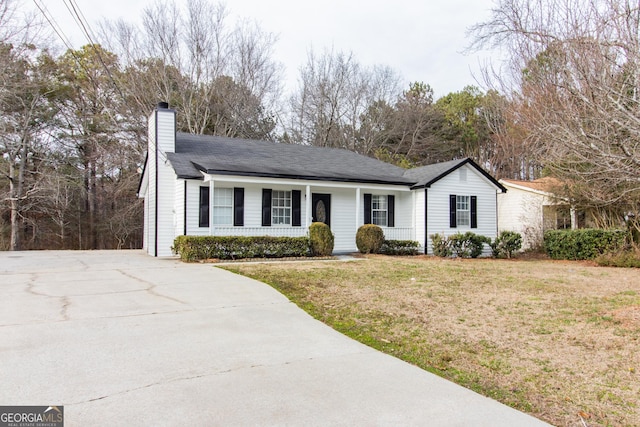 view of front of house featuring a front yard and covered porch