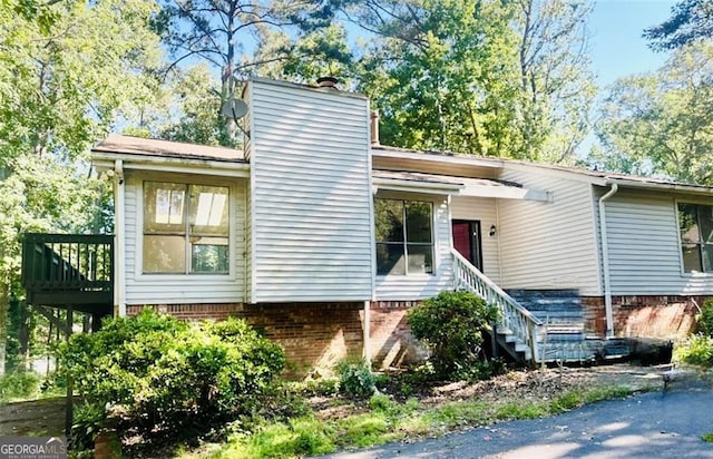 view of front of home featuring a wooden deck