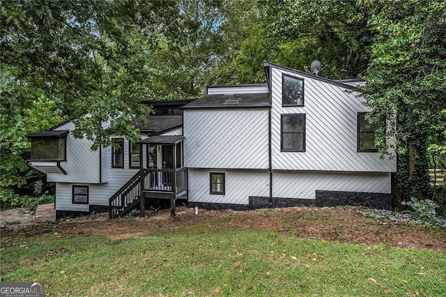 view of front of house featuring a sunroom and a front lawn