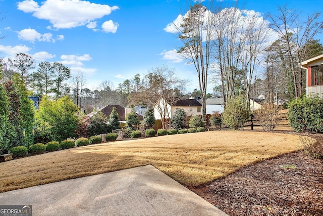 view of yard featuring a patio