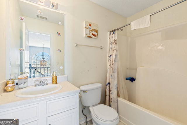 bathroom with toilet, visible vents, shower / tub combo with curtain, and vanity