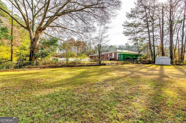 view of yard with a shed