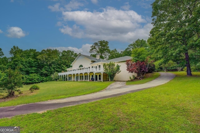 view of front of property with a front yard