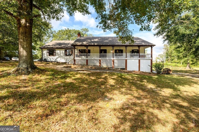 view of front of property featuring a front lawn and covered porch