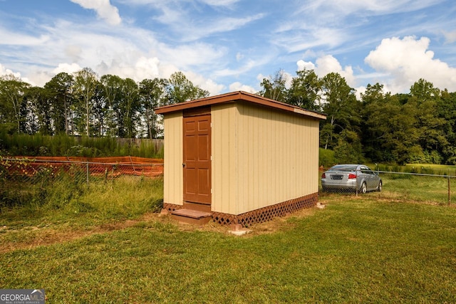 view of outdoor structure featuring a yard